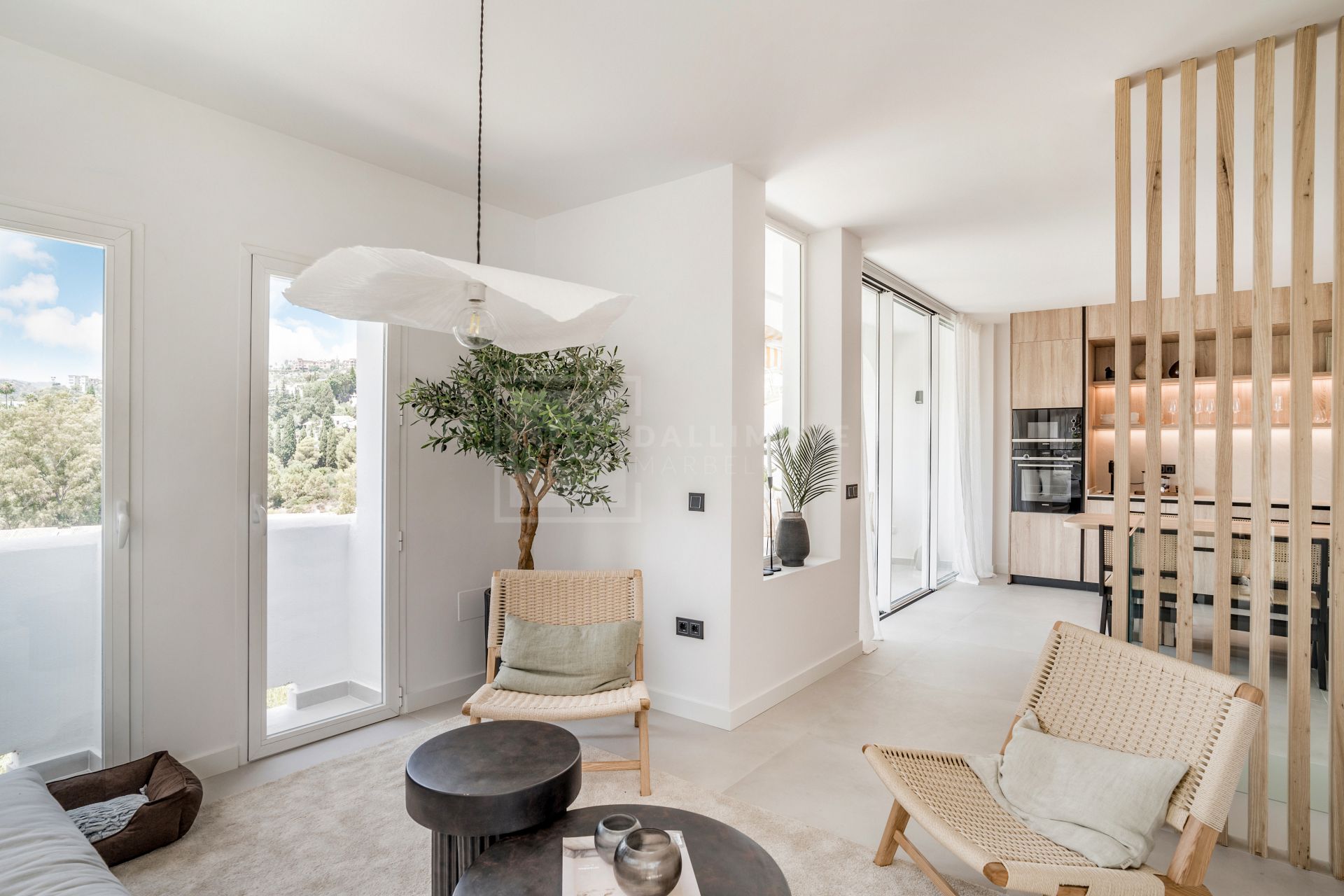 ELEGANTLY RENOVATED 3-BEDROOM DUPLEX WITH TERRACES IN LA QUINTA'S GOLF VILLAGE