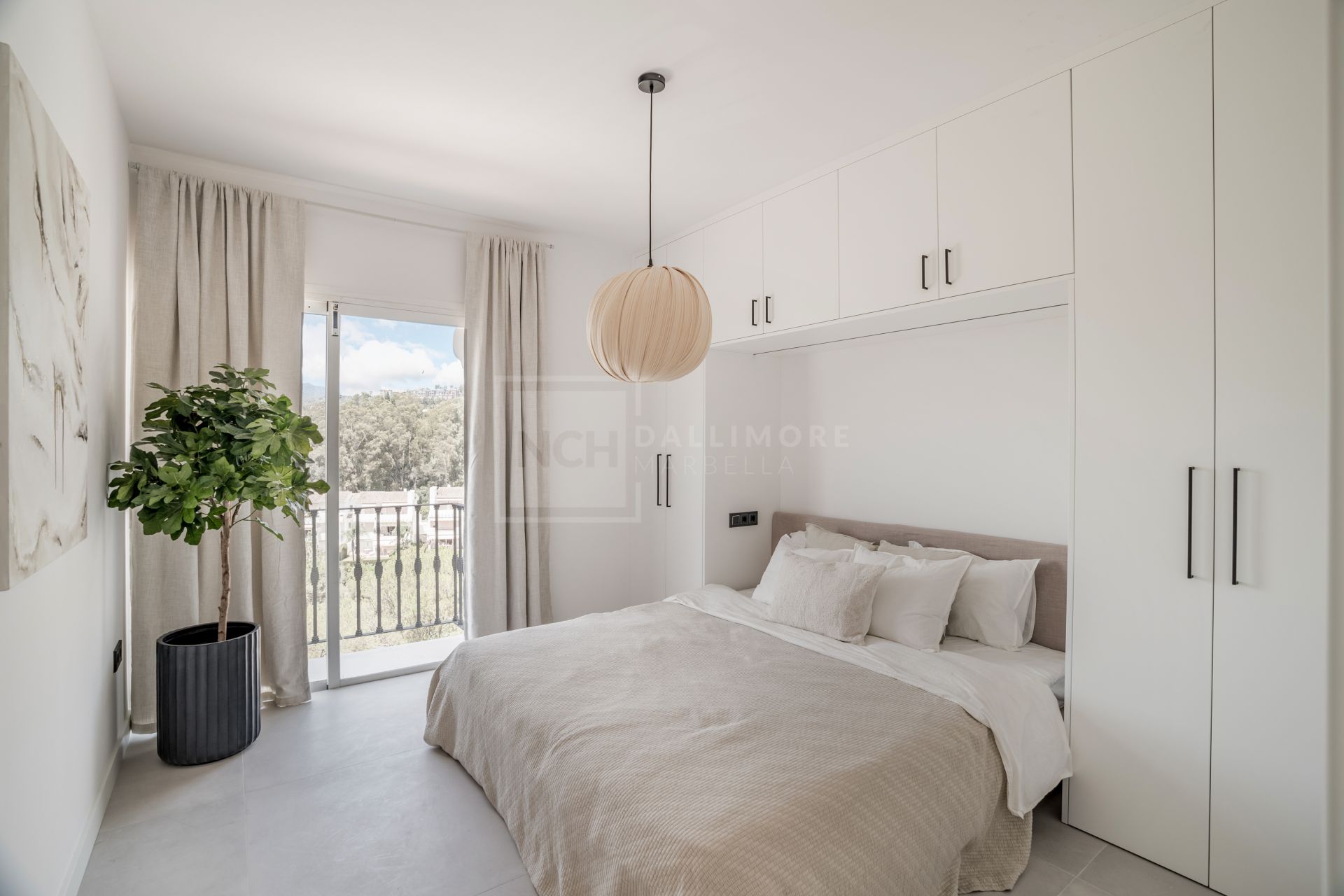 ELEGANTLY RENOVATED 3-BEDROOM DUPLEX WITH TERRACES IN LA QUINTA'S GOLF VILLAGE