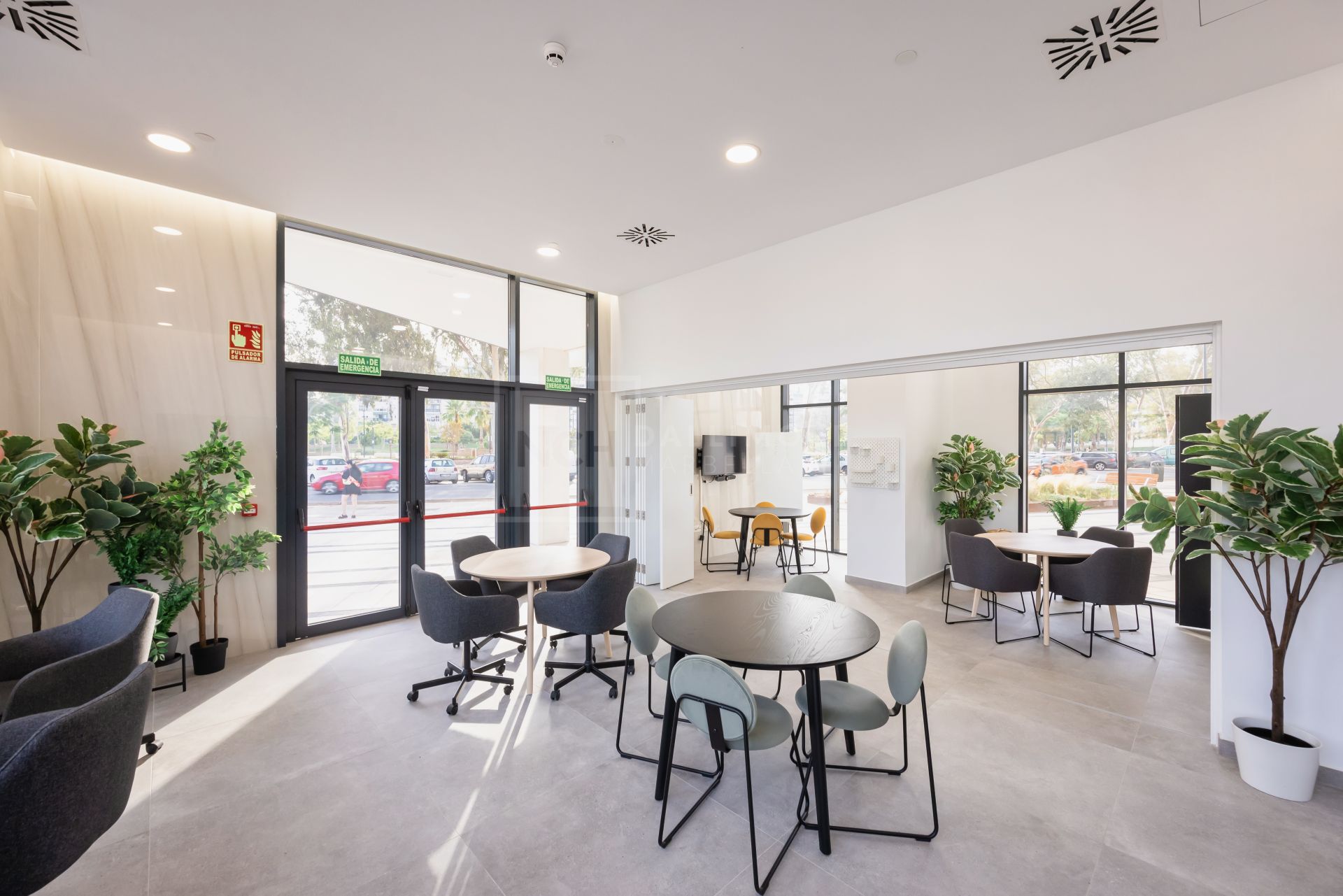 PENTHOUSE WITH VIEWS OVER MALAGA CITY ON THE 29TH FLOOR