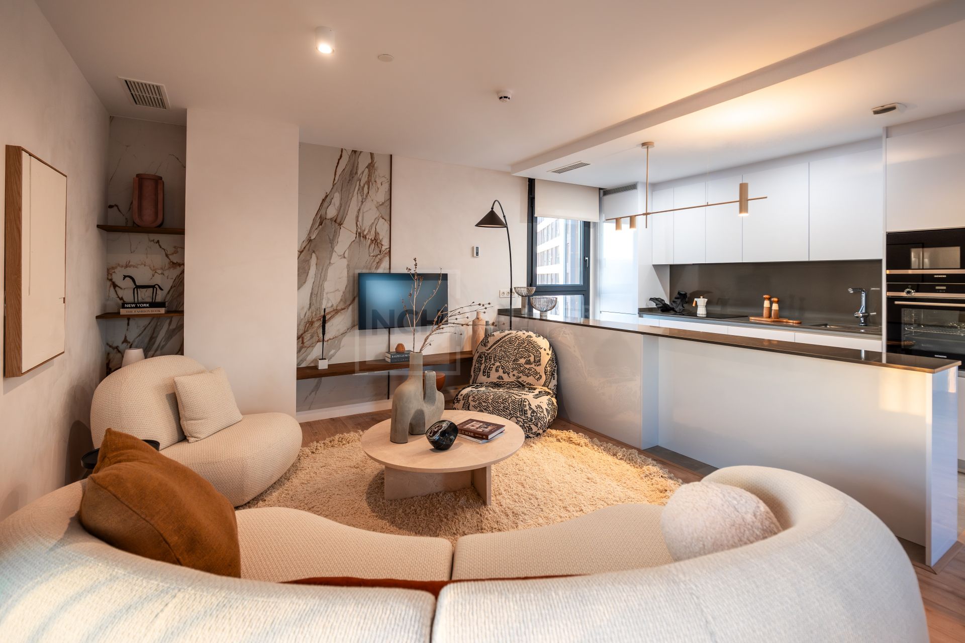 PENTHOUSE WITH VIEWS OVER MALAGA CITY ON THE 29TH FLOOR