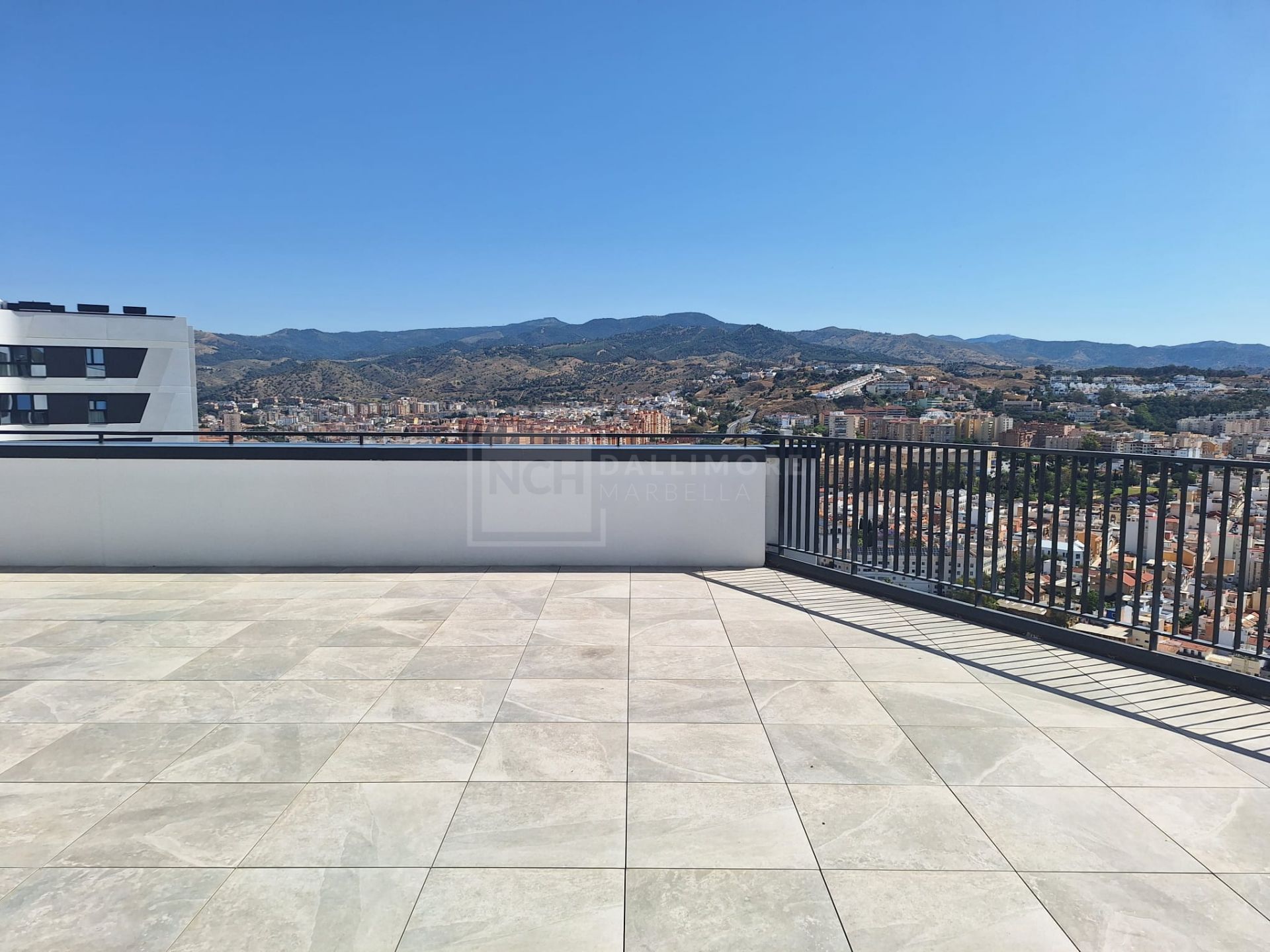 PENTHOUSE WITH VIEWS OVER MALAGA CITY ON THE 29TH FLOOR