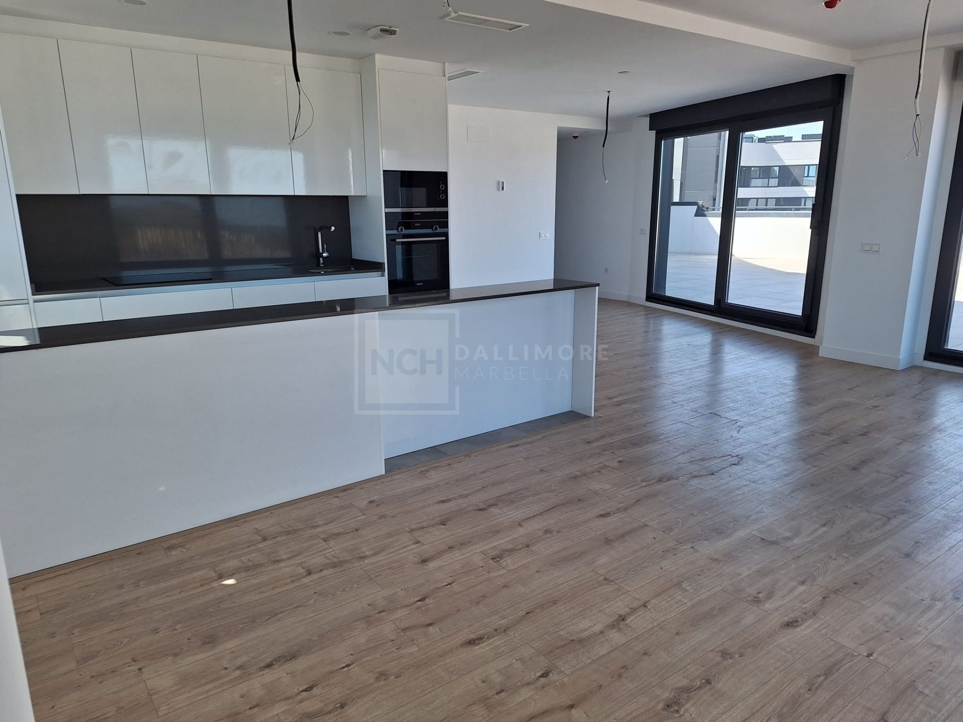 PENTHOUSE WITH VIEWS OVER MALAGA CITY ON THE 29TH FLOOR