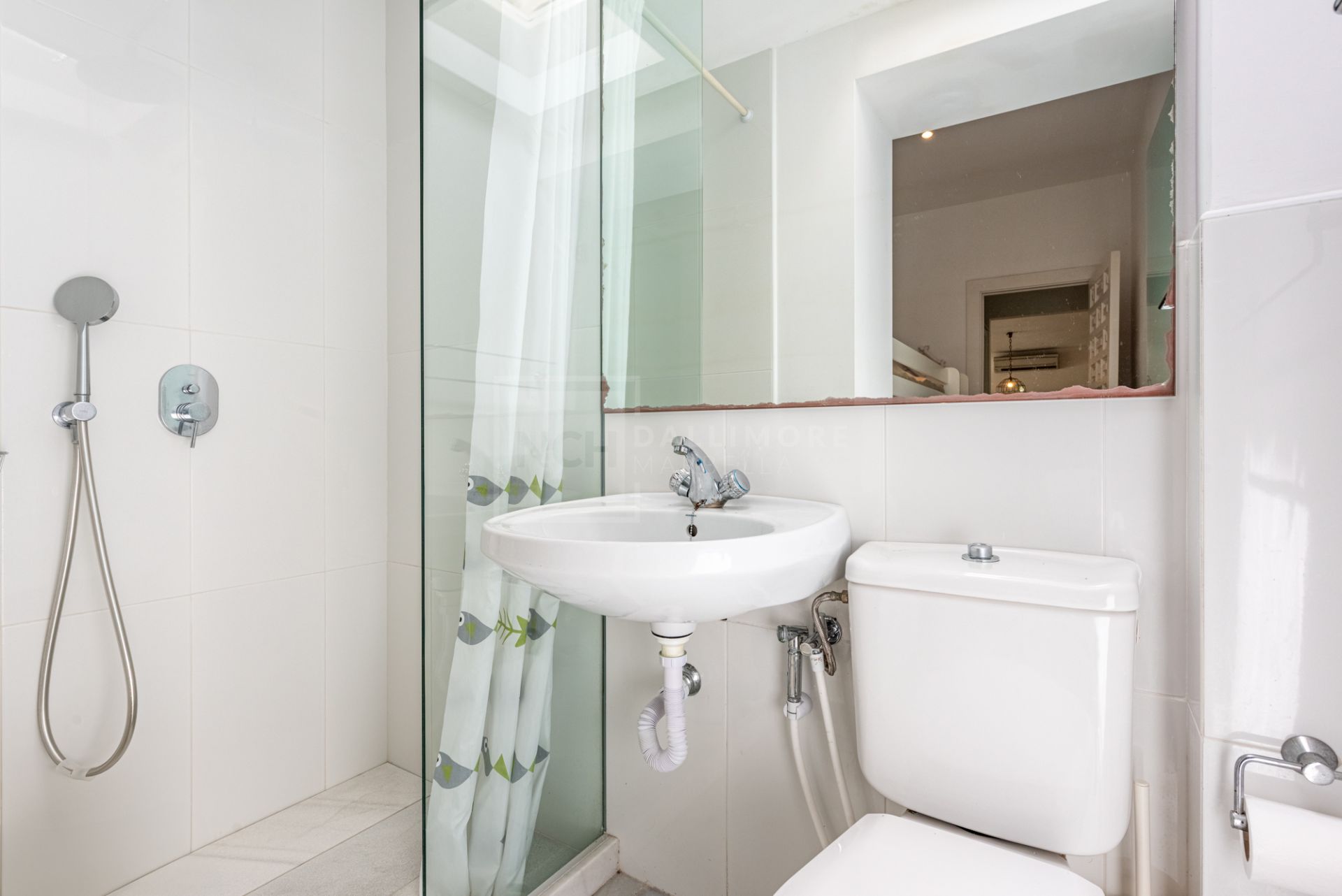 ELEGANT SEMI-DETACHED BEACHSIDE VILLA IN LOS MONTEROS, MARBELLA EAST – JUST 150M FROM THE BEACH