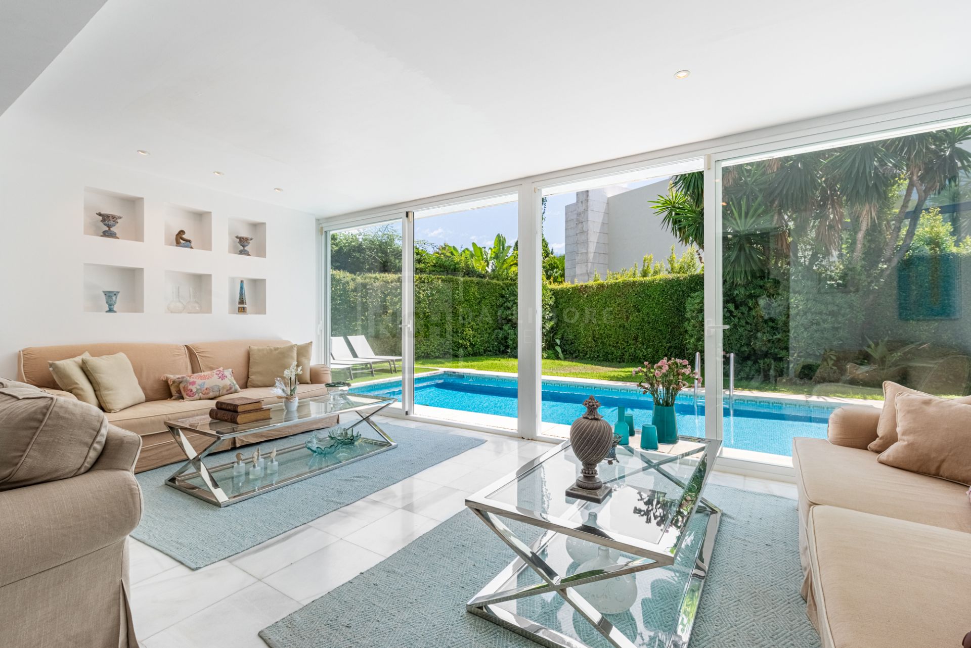 ELEGANT SEMI-DETACHED BEACHSIDE VILLA IN LOS MONTEROS, MARBELLA EAST – JUST 150M FROM THE BEACH