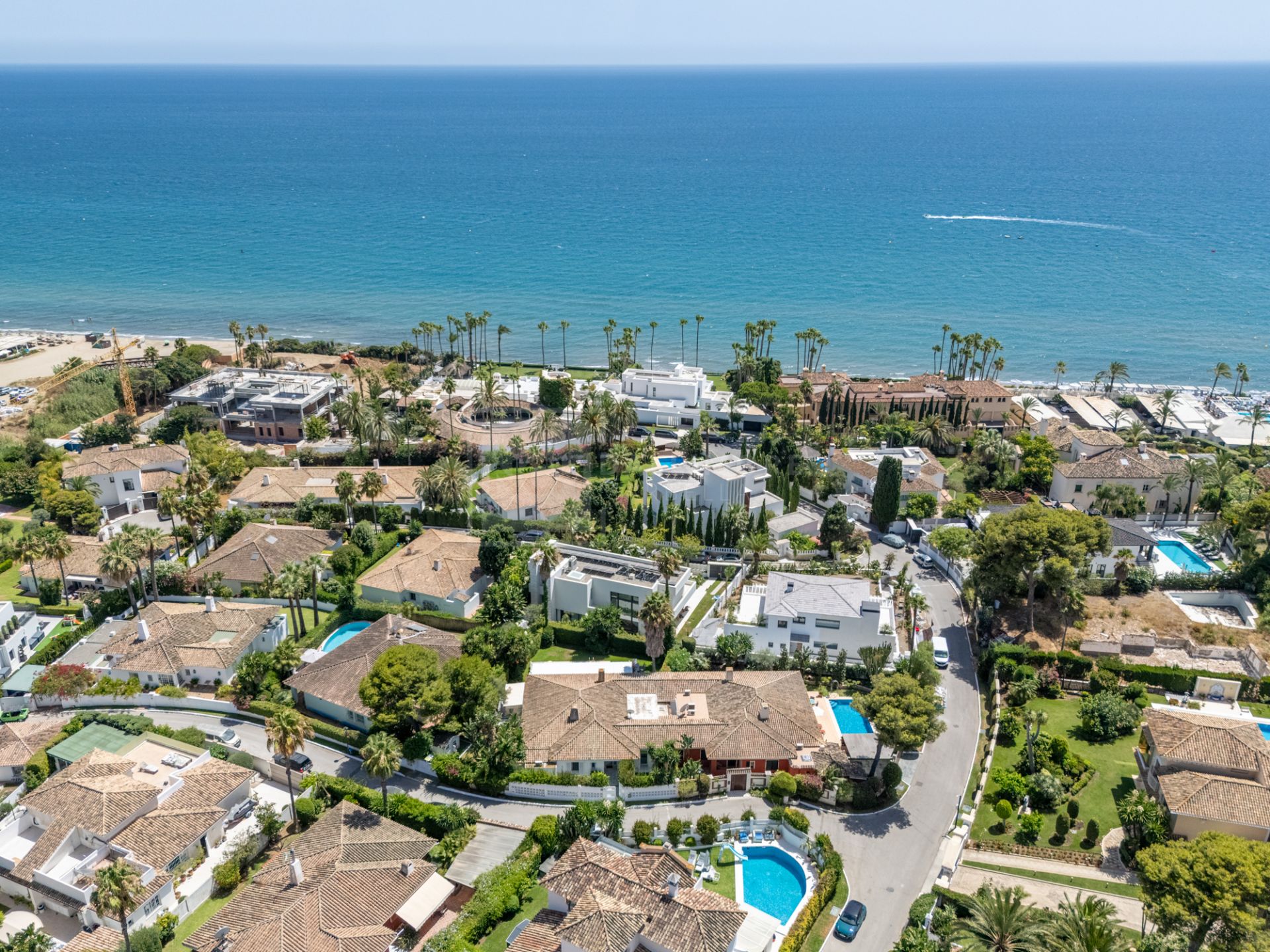 ELEGANT SEMI-DETACHED BEACHSIDE VILLA IN LOS MONTEROS, MARBELLA EAST – JUST 150M FROM THE BEACH