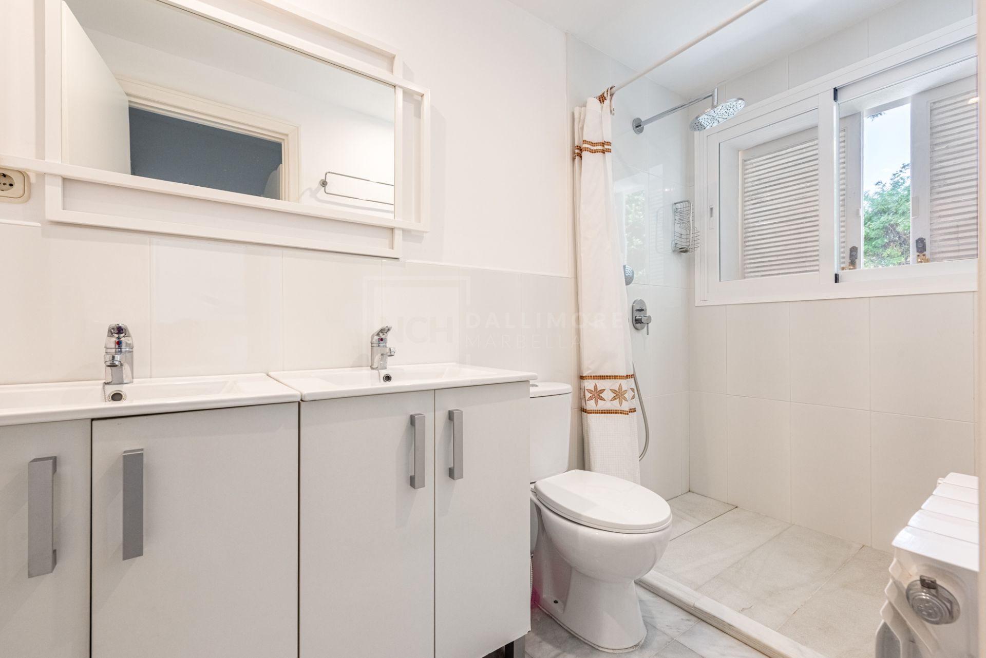 ELEGANT SEMI-DETACHED BEACHSIDE VILLA IN LOS MONTEROS, MARBELLA EAST – JUST 150M FROM THE BEACH