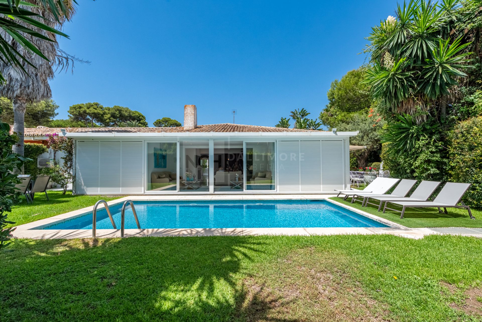 ELEGANT SEMI-DETACHED BEACHSIDE VILLA IN LOS MONTEROS, MARBELLA EAST – JUST 150M FROM THE BEACH