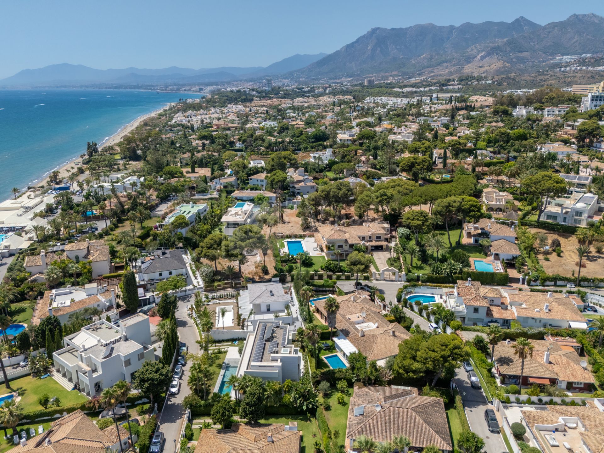 ELEGANT SEMI-DETACHED BEACHSIDE VILLA IN LOS MONTEROS, MARBELLA EAST – JUST 150M FROM THE BEACH