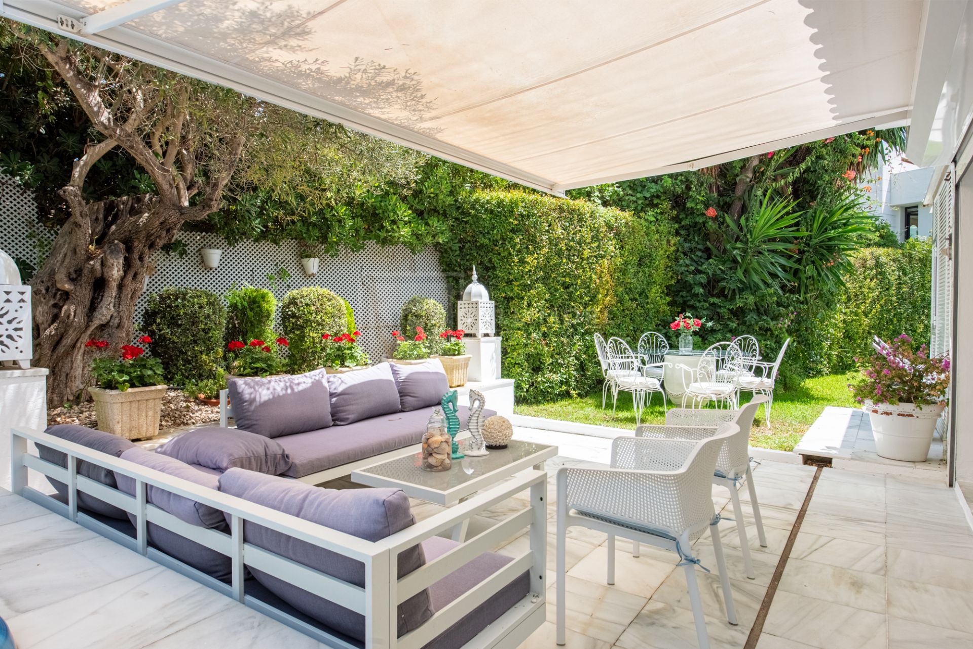 ELEGANT SEMI-DETACHED BEACHSIDE VILLA IN LOS MONTEROS, MARBELLA EAST – JUST 150M FROM THE BEACH