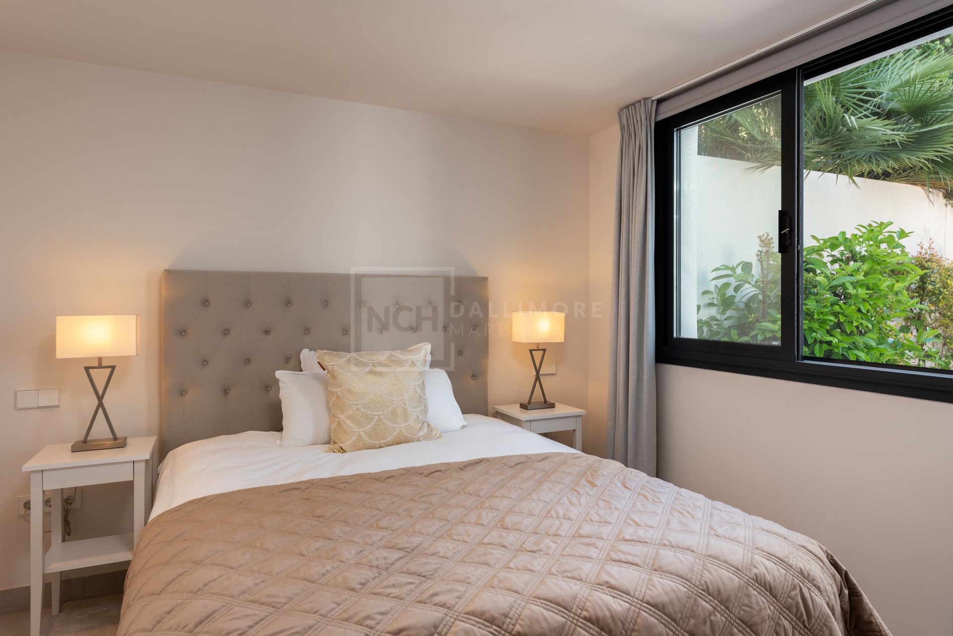 FIVE-BEDROOM DESIGNER VILLA WITH SEA, MOUNTAIN & GOLF VIEWS IN NUEVA ANDALUCIA