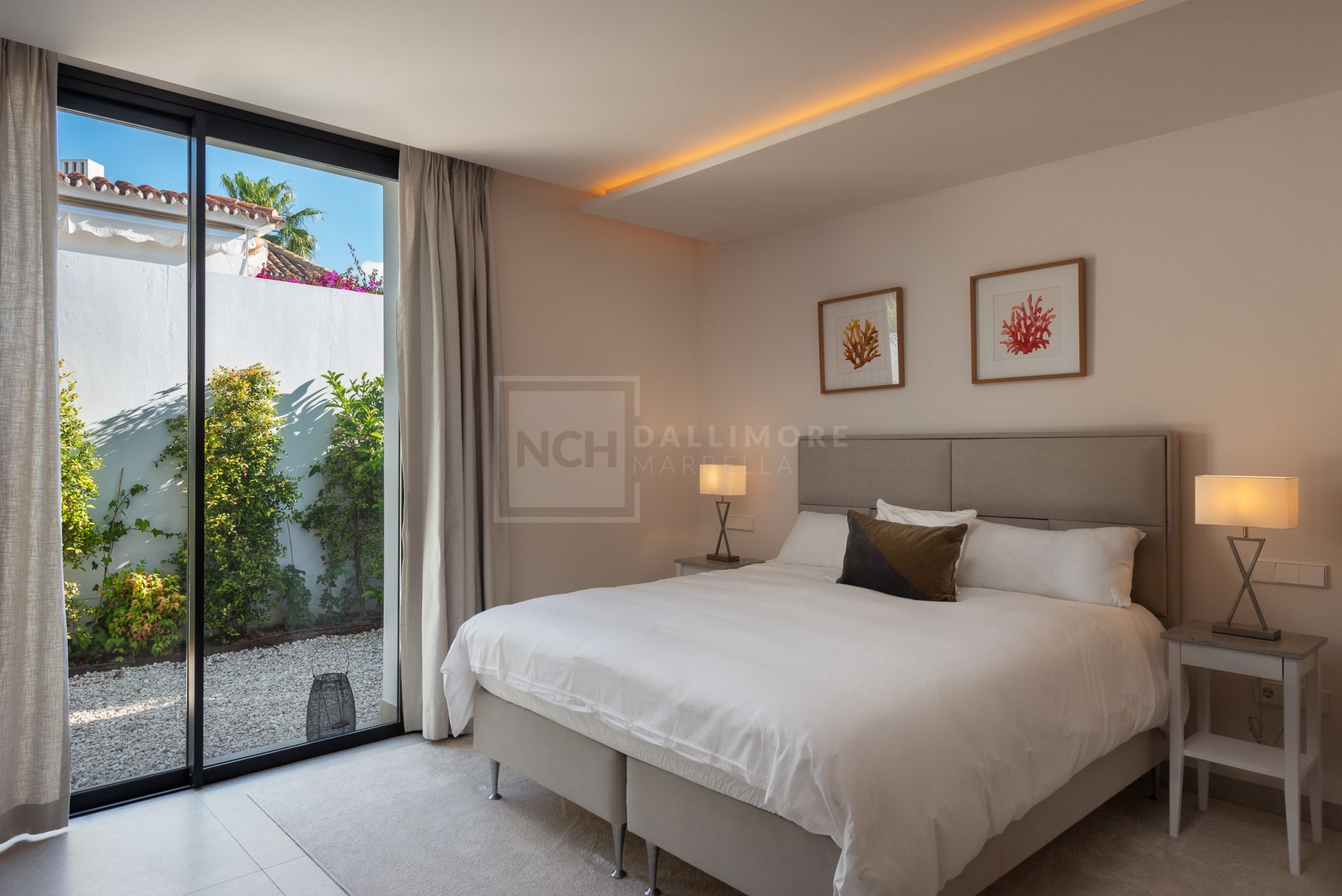 FIVE-BEDROOM DESIGNER VILLA WITH SEA, MOUNTAIN & GOLF VIEWS IN NUEVA ANDALUCIA