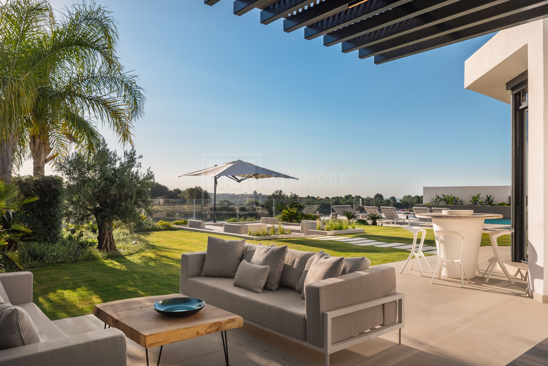 FIVE-BEDROOM DESIGNER VILLA WITH SEA, MOUNTAIN & GOLF VIEWS IN NUEVA ANDALUCIA