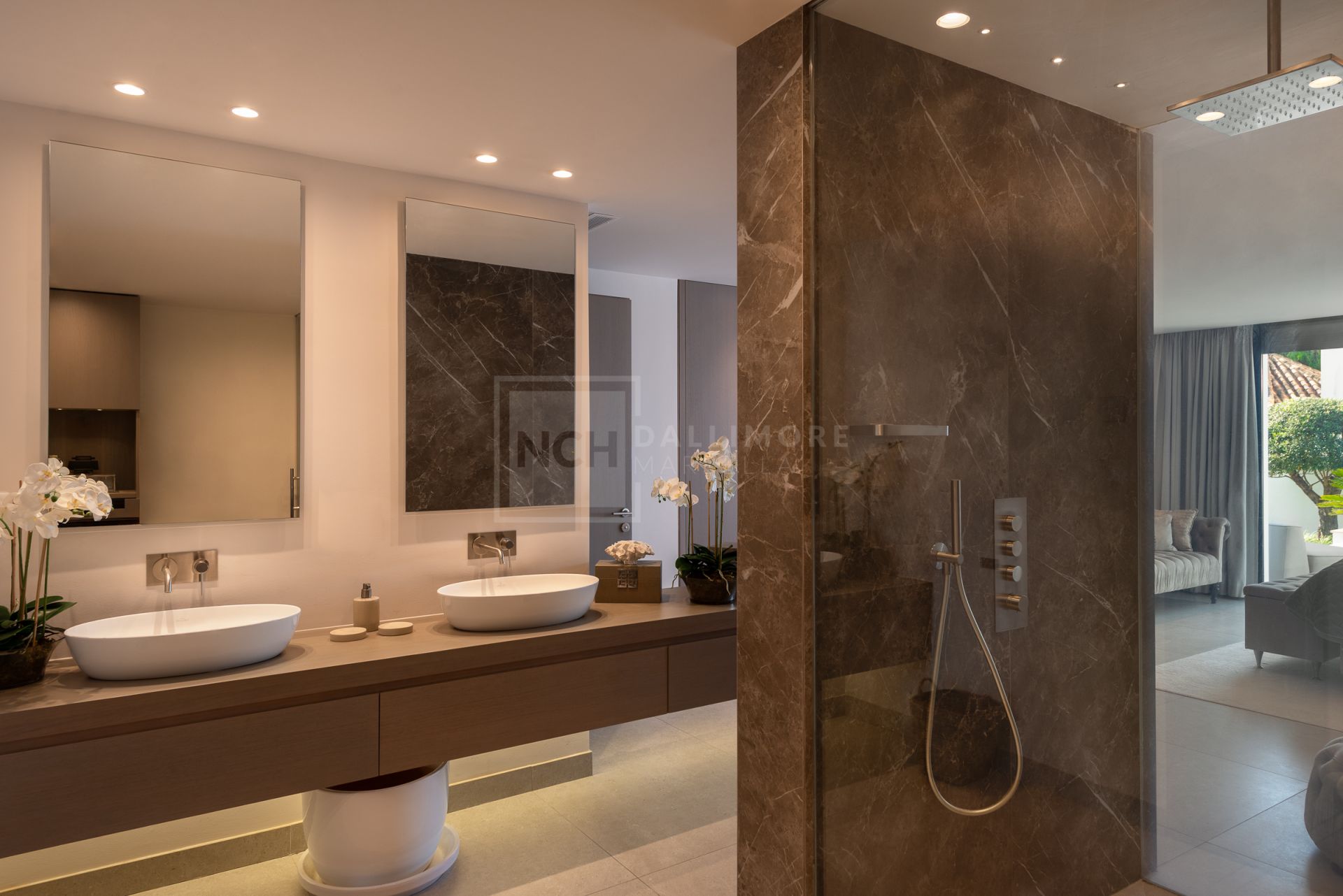 FIVE-BEDROOM DESIGNER VILLA WITH SEA, MOUNTAIN & GOLF VIEWS IN NUEVA ANDALUCIA
