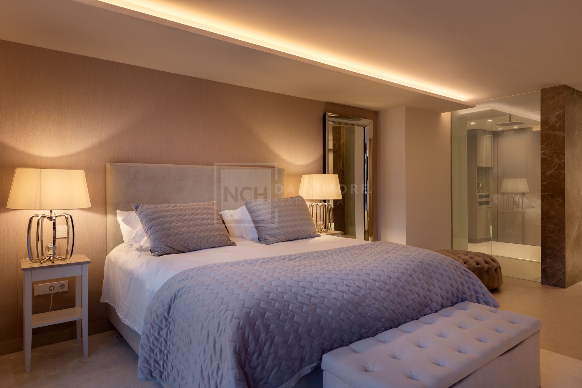 FIVE-BEDROOM DESIGNER VILLA WITH SEA, MOUNTAIN & GOLF VIEWS IN NUEVA ANDALUCIA