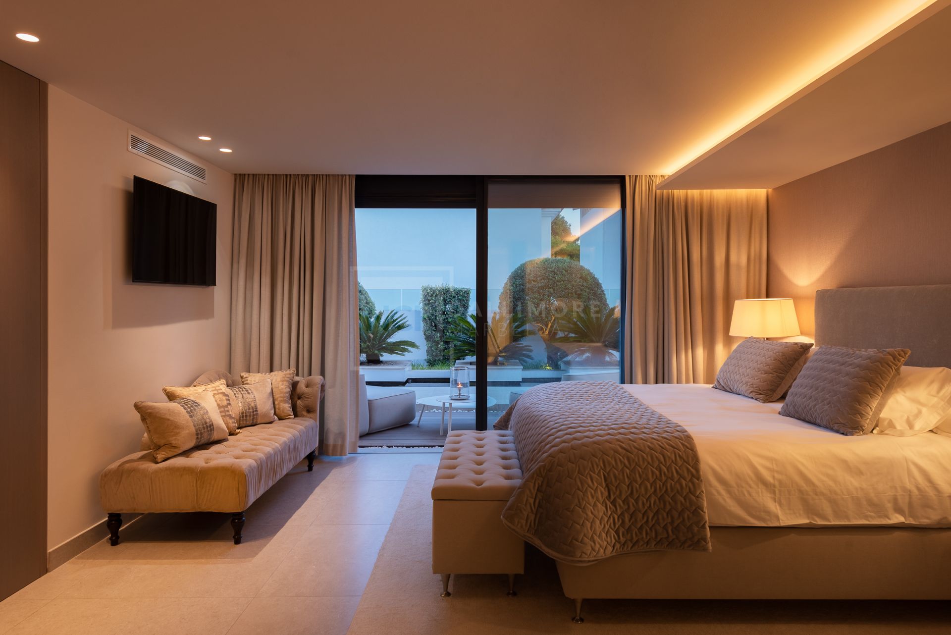 FIVE-BEDROOM DESIGNER VILLA WITH SEA, MOUNTAIN & GOLF VIEWS IN NUEVA ANDALUCIA
