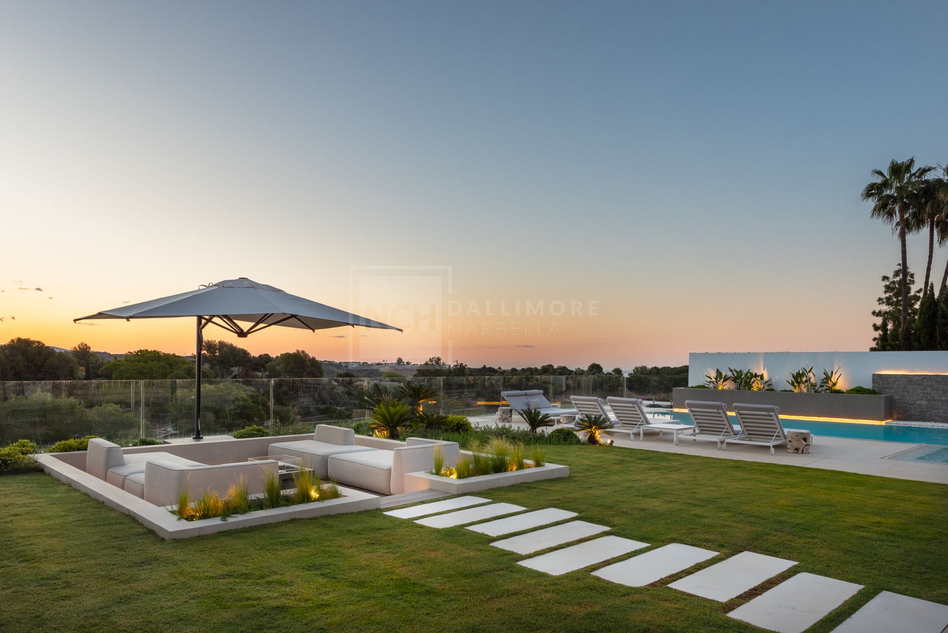 FIVE-BEDROOM DESIGNER VILLA WITH SEA, MOUNTAIN & GOLF VIEWS IN NUEVA ANDALUCIA