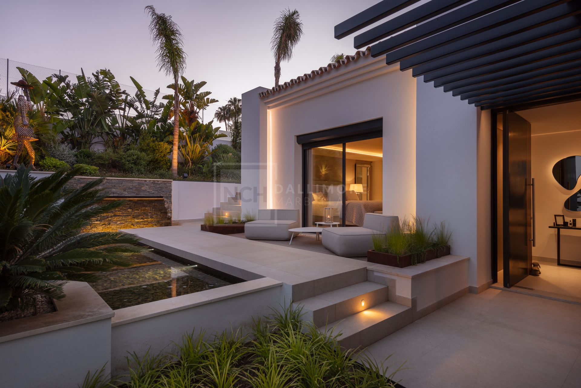 FIVE-BEDROOM DESIGNER VILLA WITH SEA, MOUNTAIN & GOLF VIEWS IN NUEVA ANDALUCIA