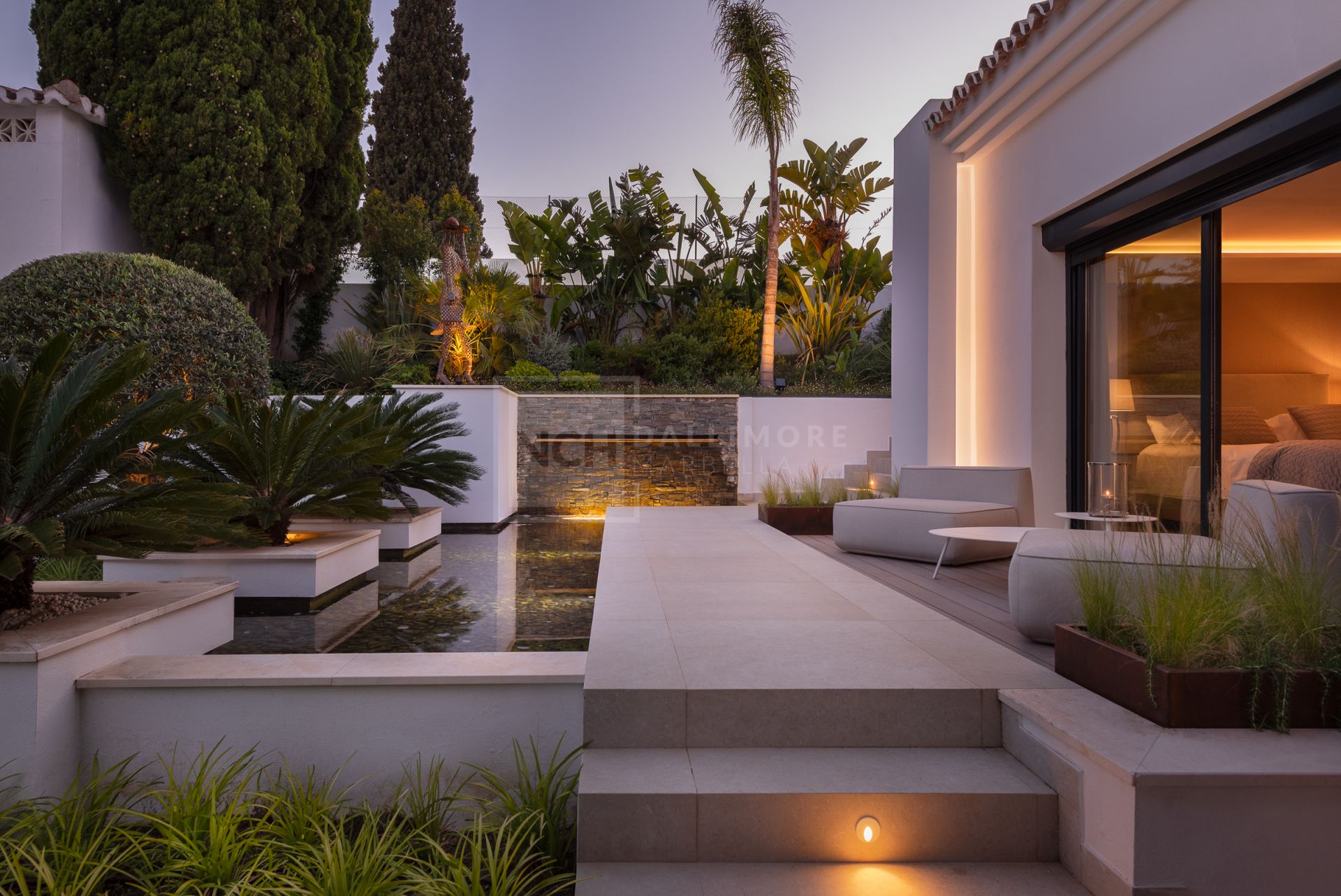 FIVE-BEDROOM DESIGNER VILLA WITH SEA, MOUNTAIN & GOLF VIEWS IN NUEVA ANDALUCIA