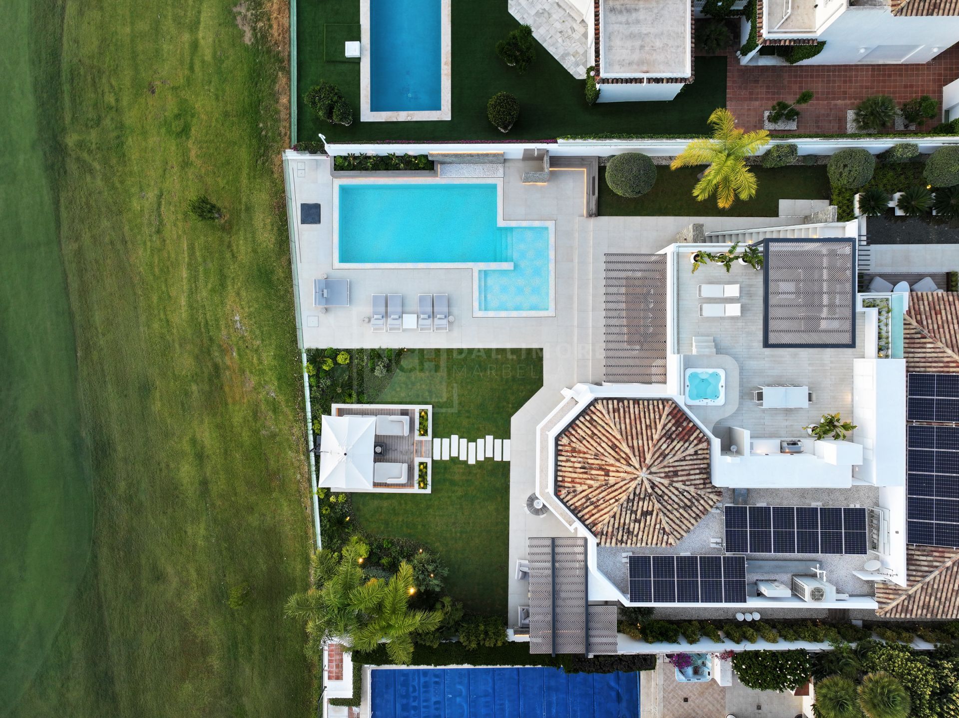 FIVE-BEDROOM DESIGNER VILLA WITH SEA, MOUNTAIN & GOLF VIEWS IN NUEVA ANDALUCIA