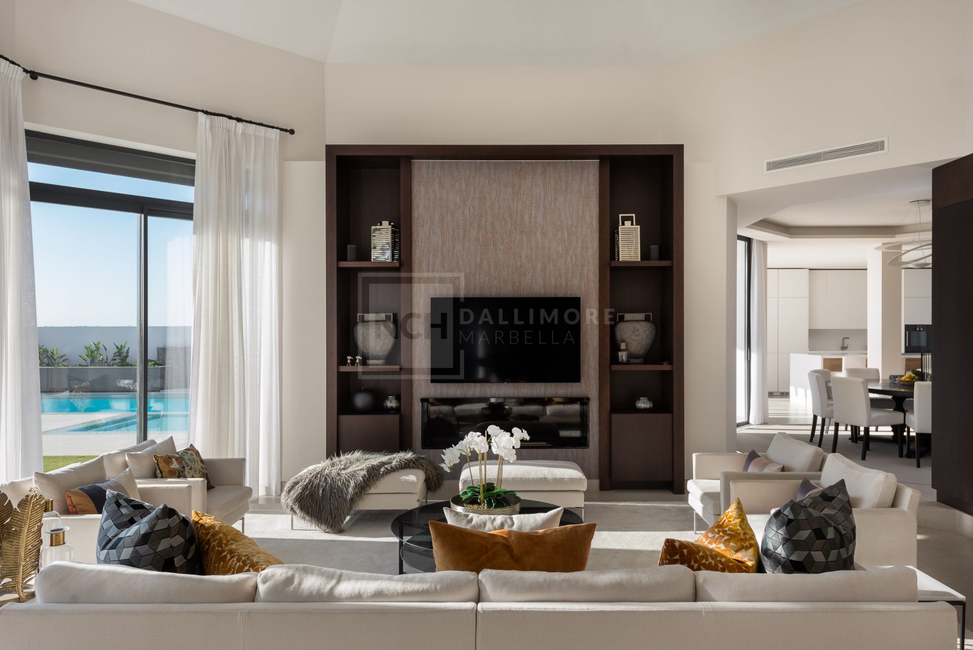 FIVE-BEDROOM DESIGNER VILLA WITH SEA, MOUNTAIN & GOLF VIEWS IN NUEVA ANDALUCIA
