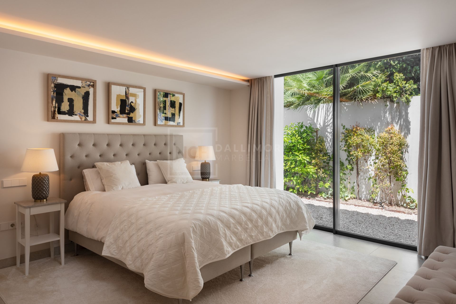 FIVE-BEDROOM DESIGNER VILLA WITH SEA, MOUNTAIN & GOLF VIEWS IN NUEVA ANDALUCIA