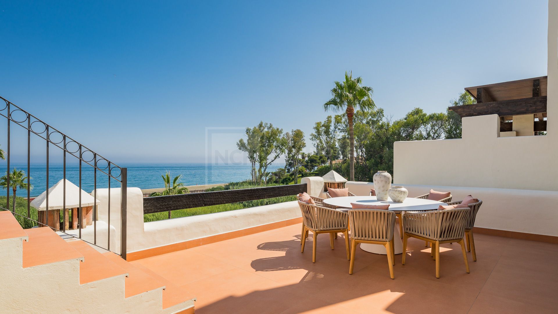 FULLY REFURBISHED PENTHOUSE IN BAHIA DEL VELERIN