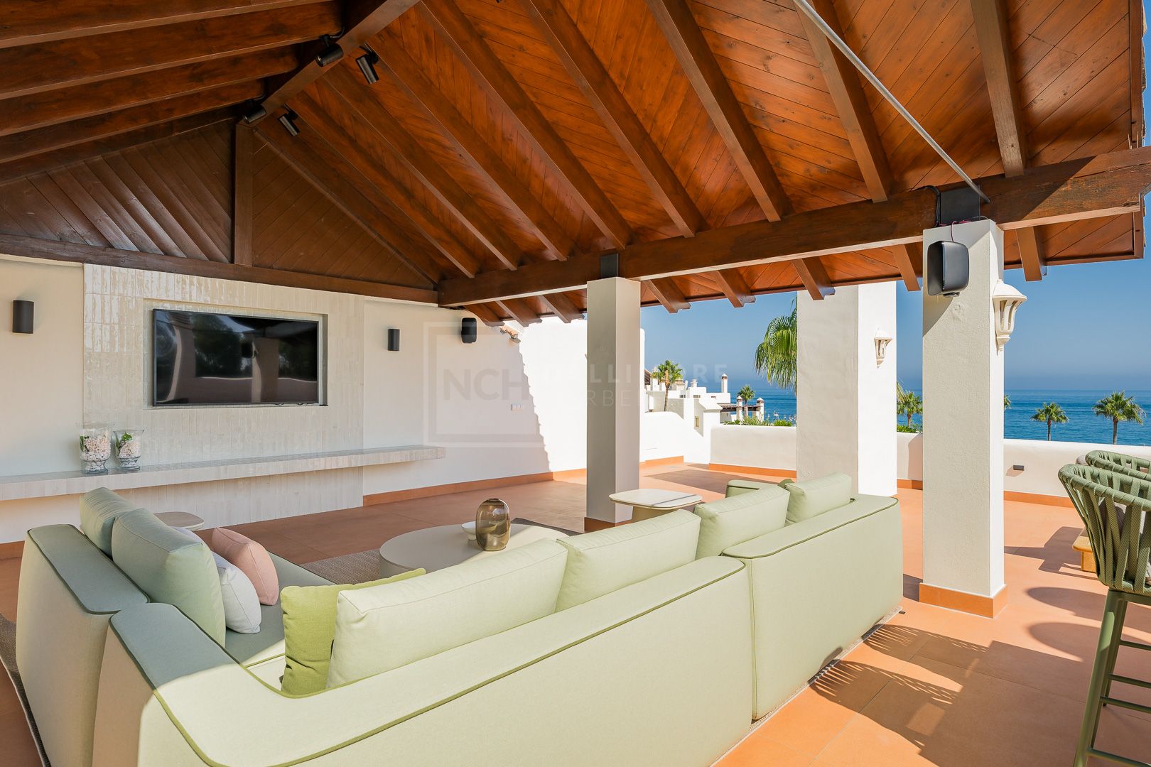FULLY REFURBISHED PENTHOUSE IN BAHIA DEL VELERIN