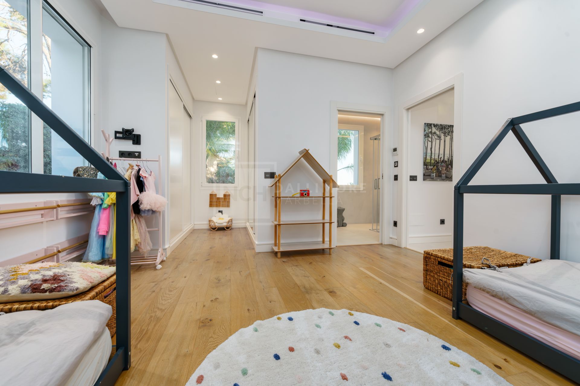 RENOVATED 6-BEDROOM HAVEN WITH HEATED SALTWATER POOL IN THE GOLF VALLEY