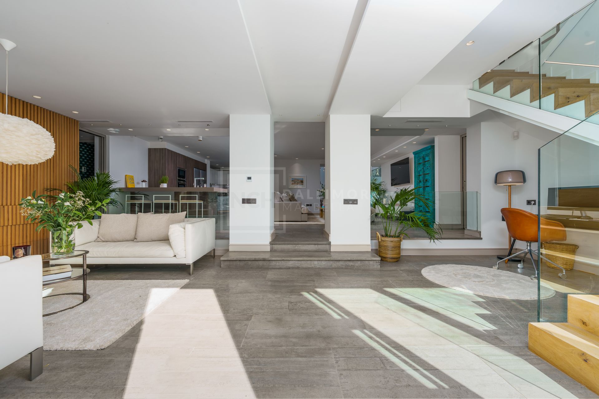 RENOVATED 6-BEDROOM HAVEN WITH HEATED SALTWATER POOL IN THE GOLF VALLEY