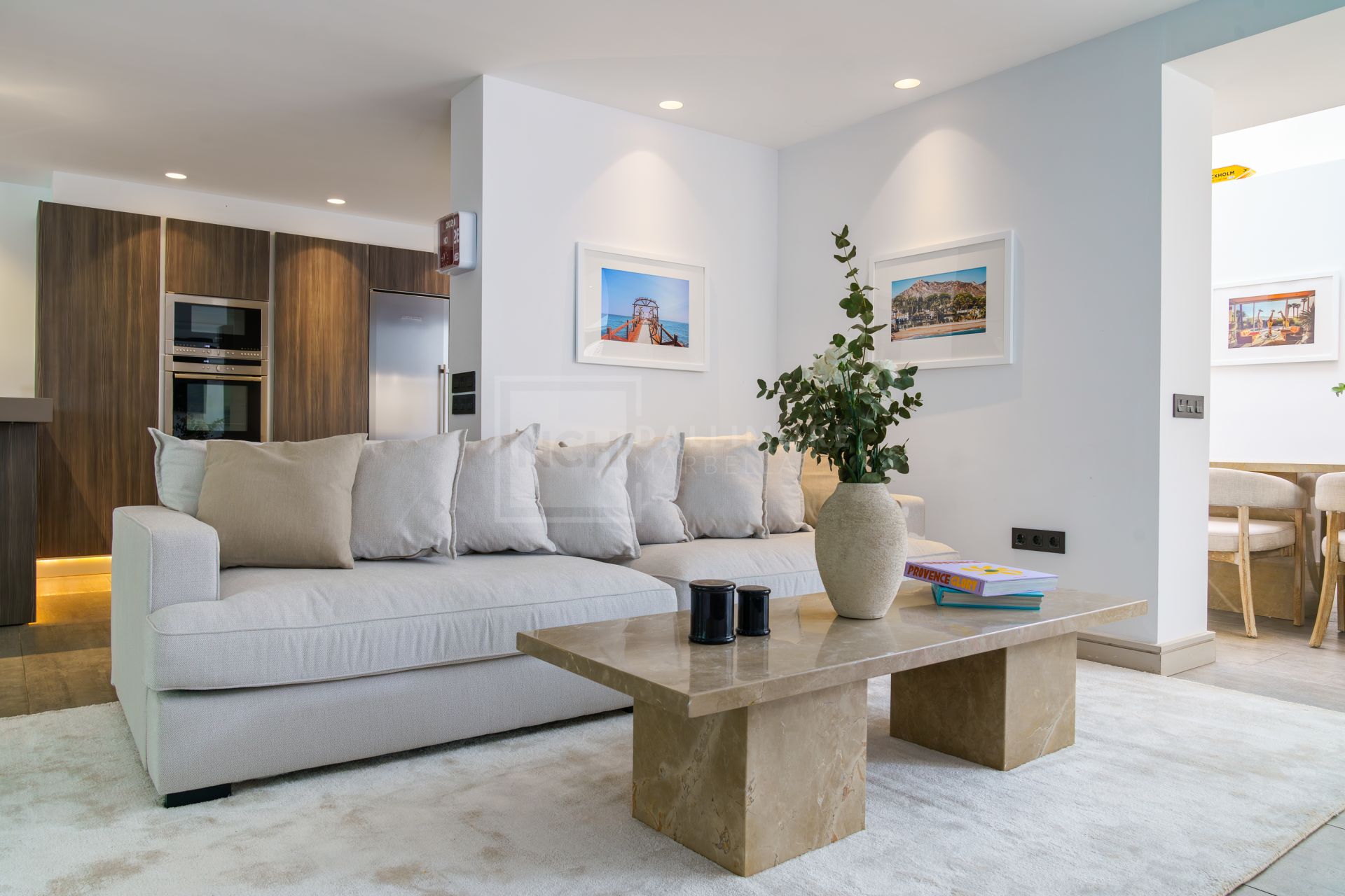 RENOVATED 6-BEDROOM HAVEN WITH HEATED SALTWATER POOL IN THE GOLF VALLEY