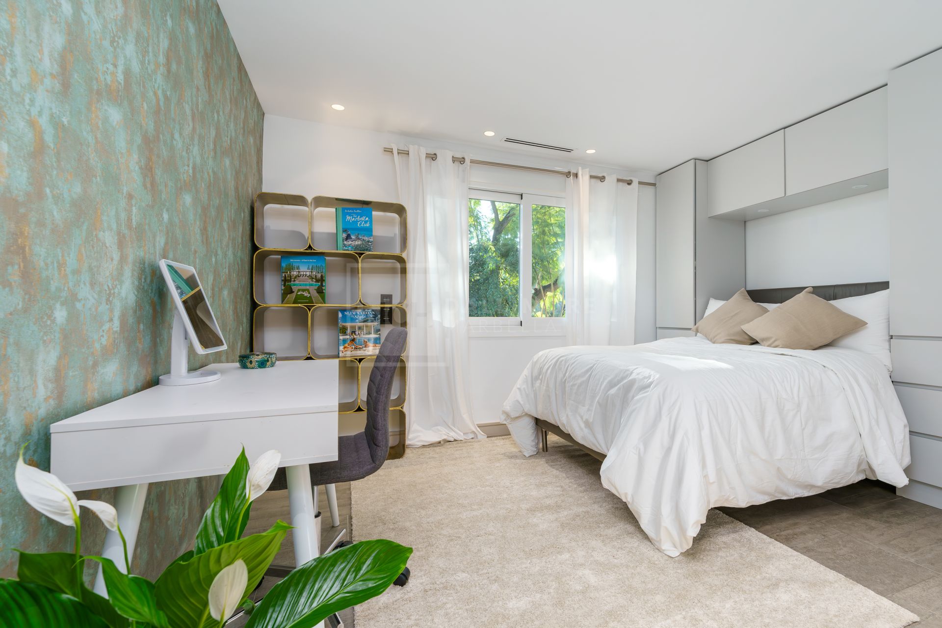RENOVATED 6-BEDROOM HAVEN WITH HEATED SALTWATER POOL IN THE GOLF VALLEY