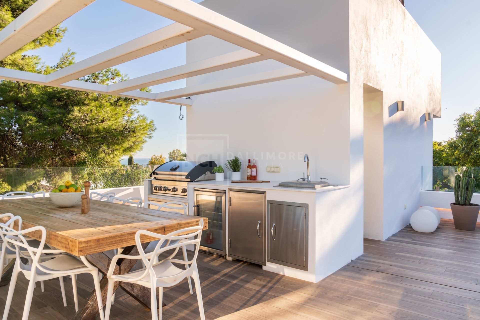 RENOVATED 6-BEDROOM HAVEN WITH HEATED SALTWATER POOL IN THE GOLF VALLEY