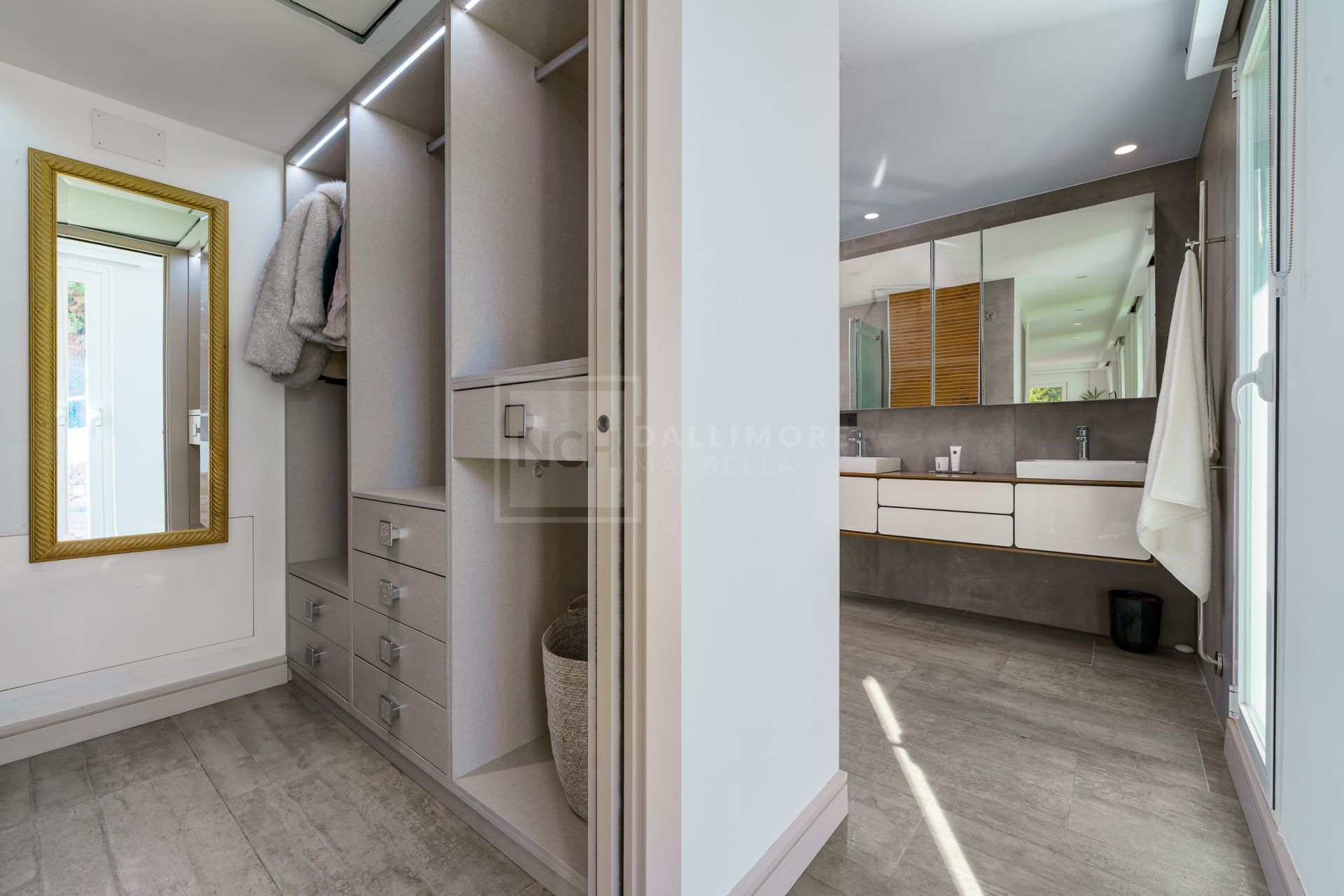 RENOVATED 6-BEDROOM HAVEN WITH HEATED SALTWATER POOL IN THE GOLF VALLEY