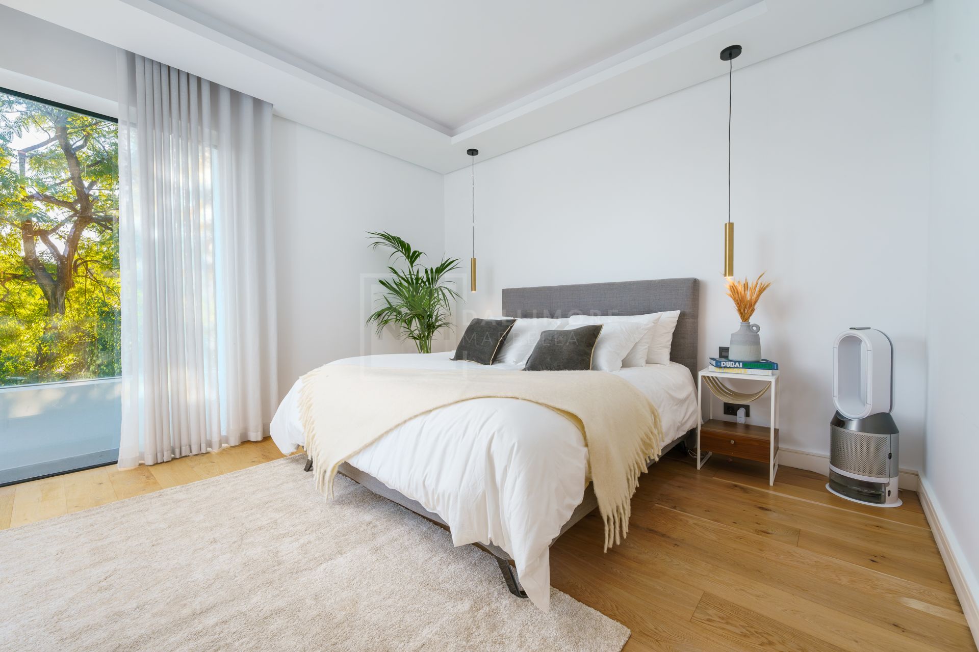 RENOVATED 6-BEDROOM HAVEN WITH HEATED SALTWATER POOL IN THE GOLF VALLEY