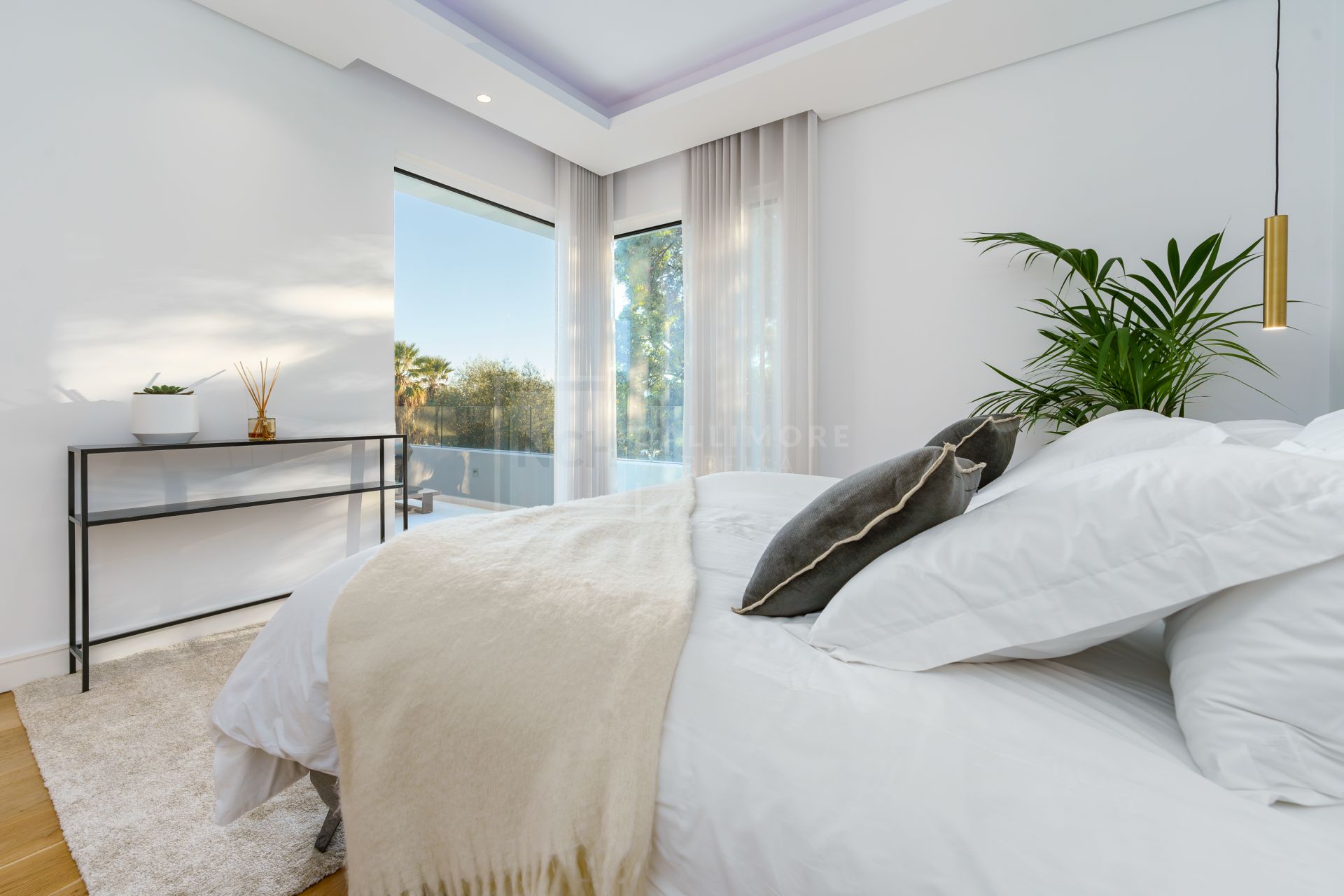 RENOVATED 6-BEDROOM HAVEN WITH HEATED SALTWATER POOL IN THE GOLF VALLEY