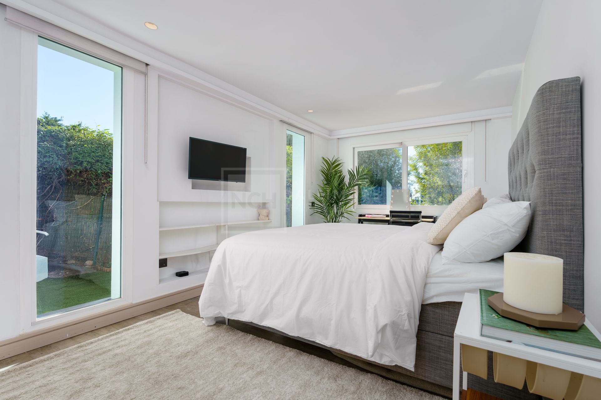 RENOVATED 6-BEDROOM HAVEN WITH HEATED SALTWATER POOL IN THE GOLF VALLEY
