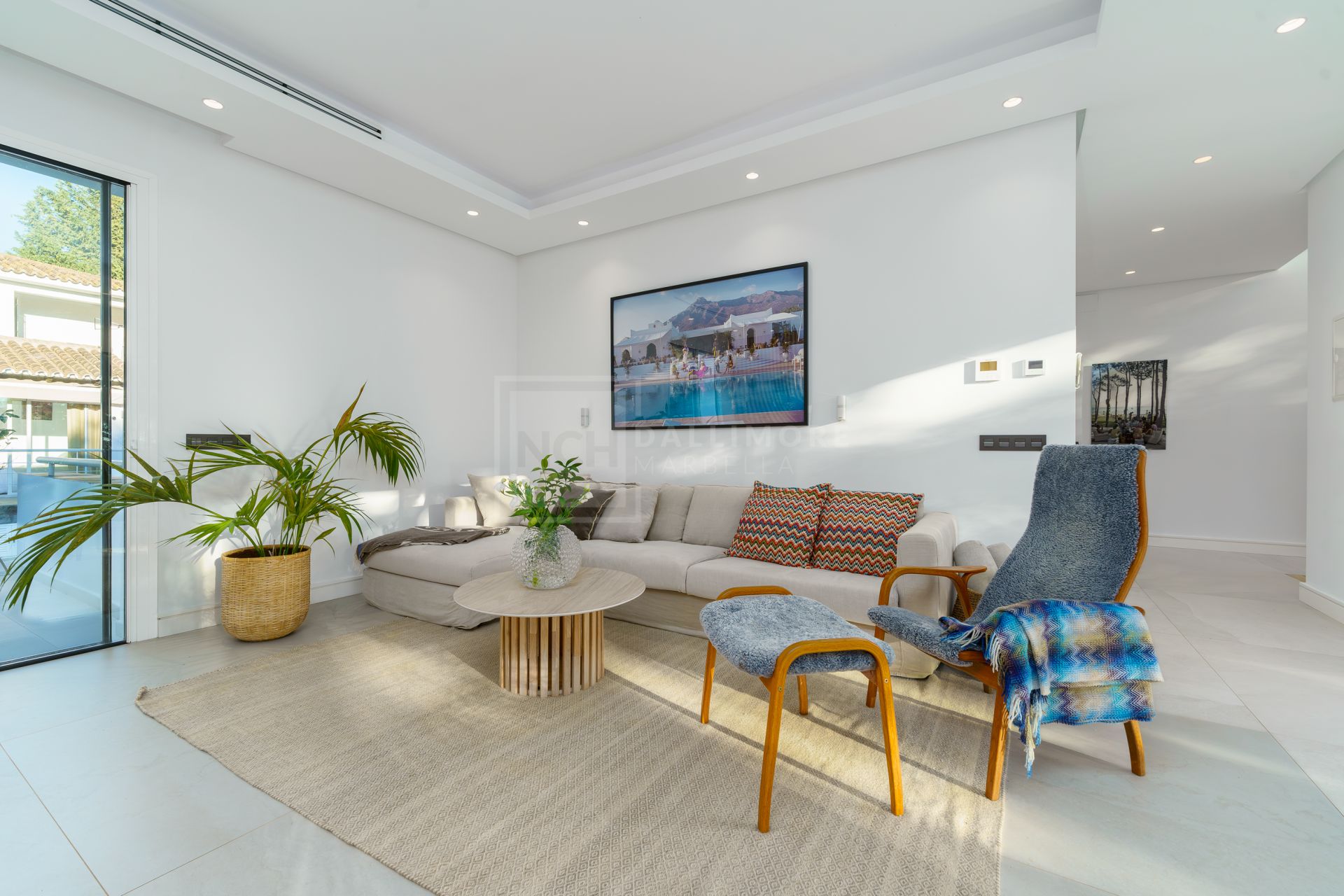 RENOVATED 6-BEDROOM HAVEN WITH HEATED SALTWATER POOL IN THE GOLF VALLEY