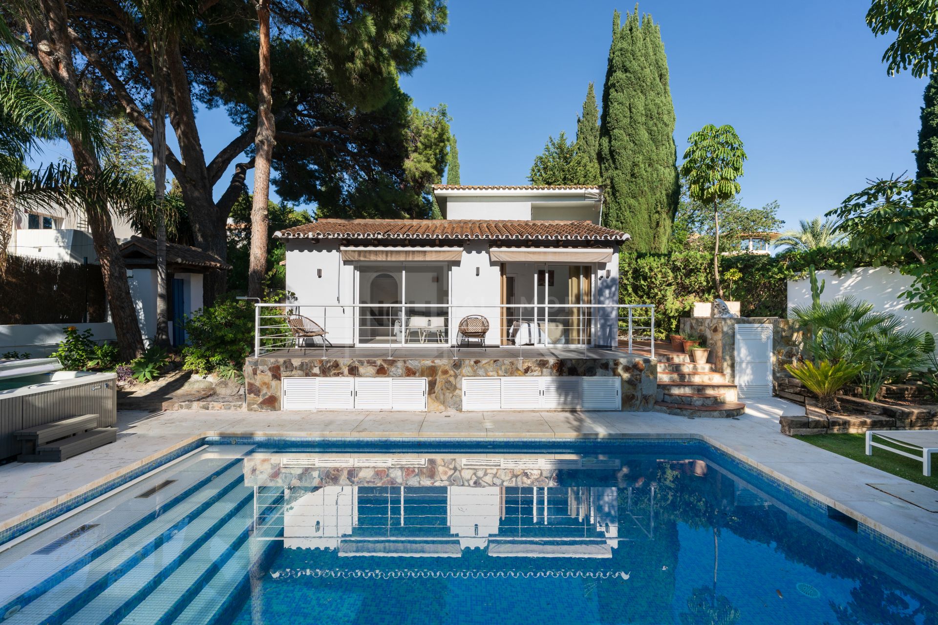 RENOVATED 6-BEDROOM HAVEN WITH HEATED SALTWATER POOL IN THE GOLF VALLEY