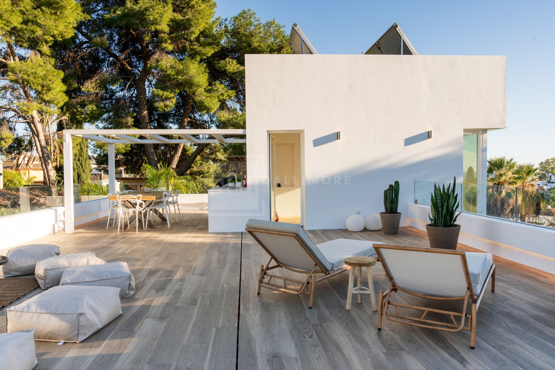 RENOVATED 6-BEDROOM HAVEN WITH HEATED SALTWATER POOL IN THE GOLF VALLEY