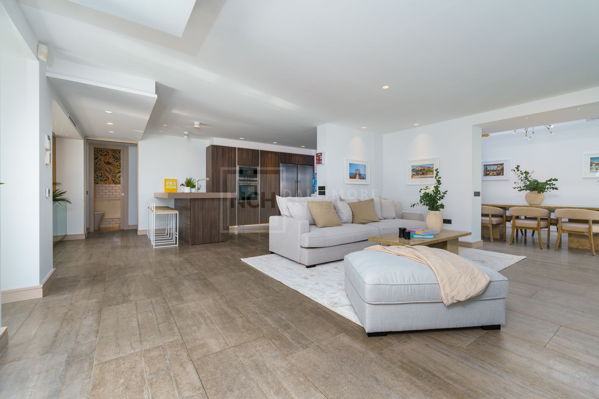 RENOVATED 6-BEDROOM HAVEN WITH HEATED SALTWATER POOL IN THE GOLF VALLEY