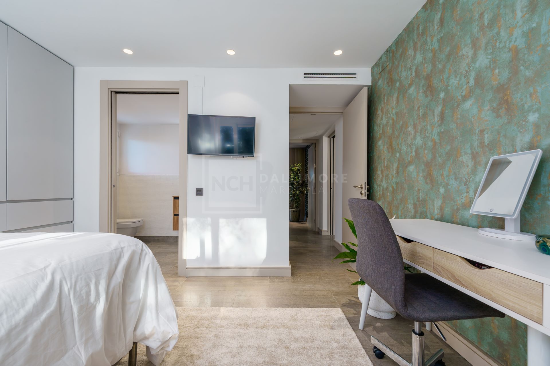RENOVATED 6-BEDROOM HAVEN WITH HEATED SALTWATER POOL IN THE GOLF VALLEY