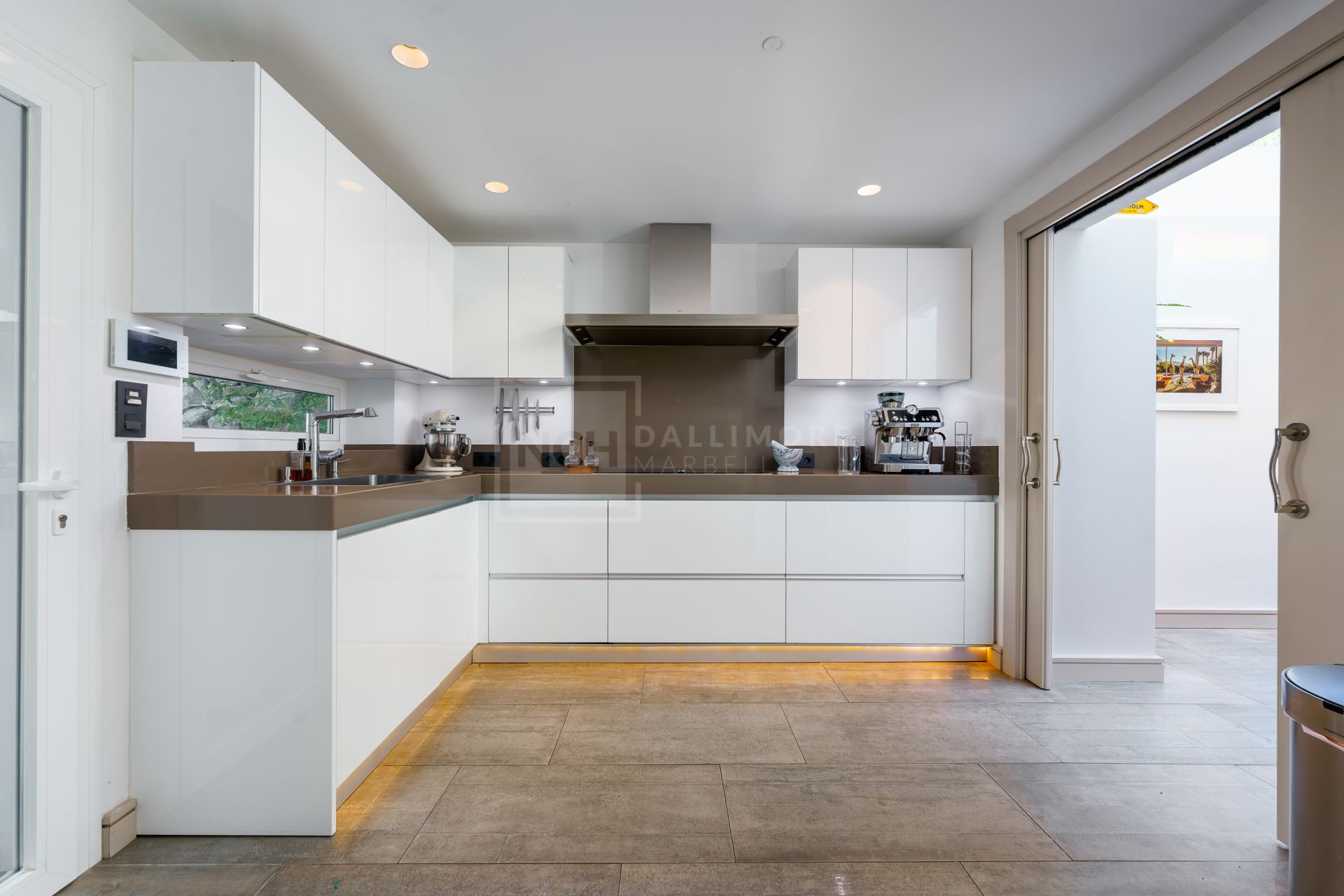 RENOVATED 6-BEDROOM HAVEN WITH HEATED SALTWATER POOL IN THE GOLF VALLEY
