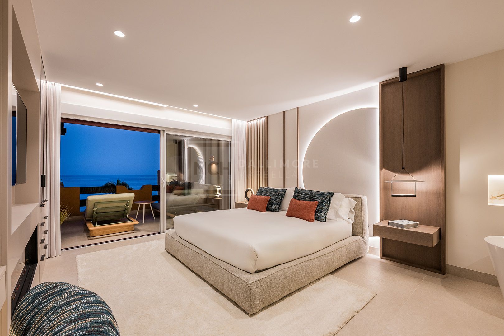 4-BEDROOM SEA VIEW APARTMENT IN ESTEPONA