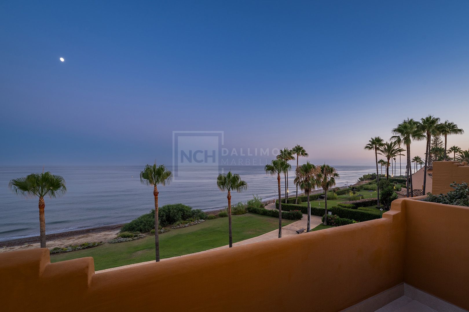 4-BEDROOM SEA VIEW APARTMENT IN ESTEPONA