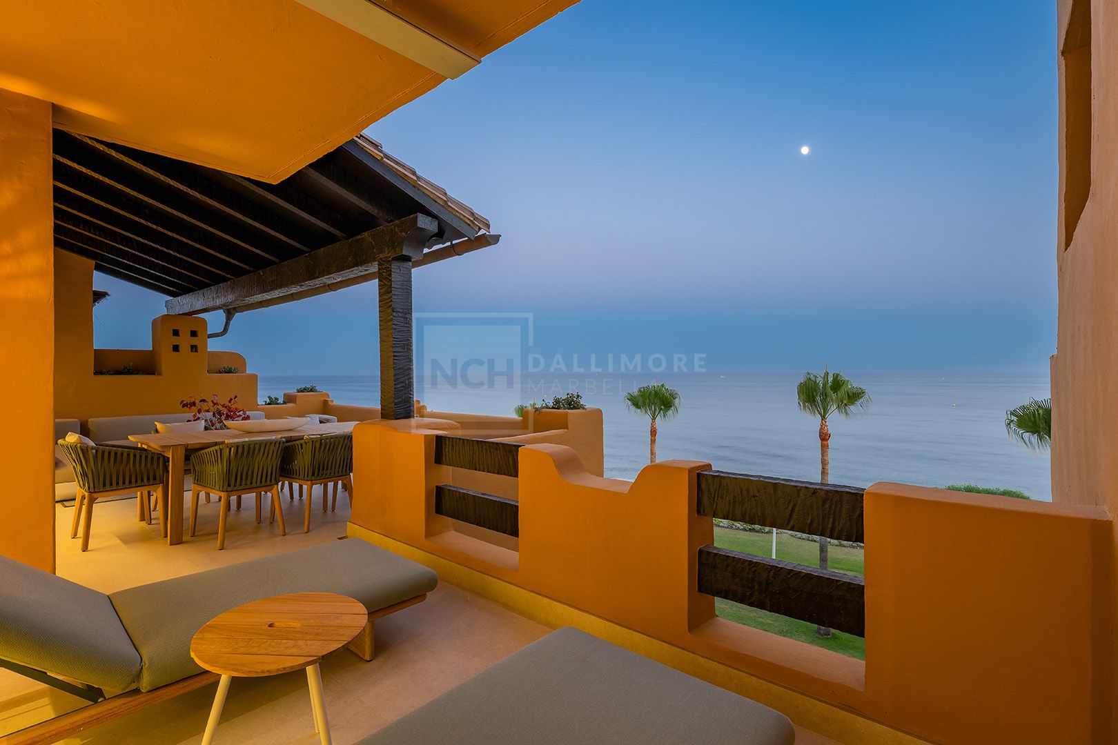 4-BEDROOM SEA VIEW APARTMENT IN ESTEPONA