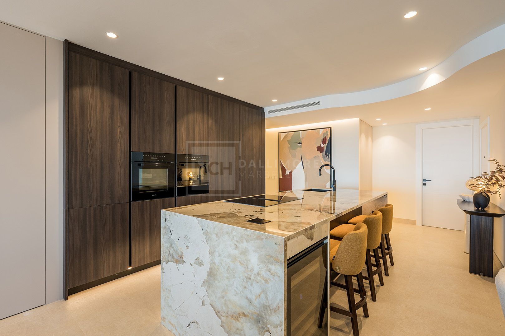 4-BEDROOM SEA VIEW APARTMENT IN ESTEPONA