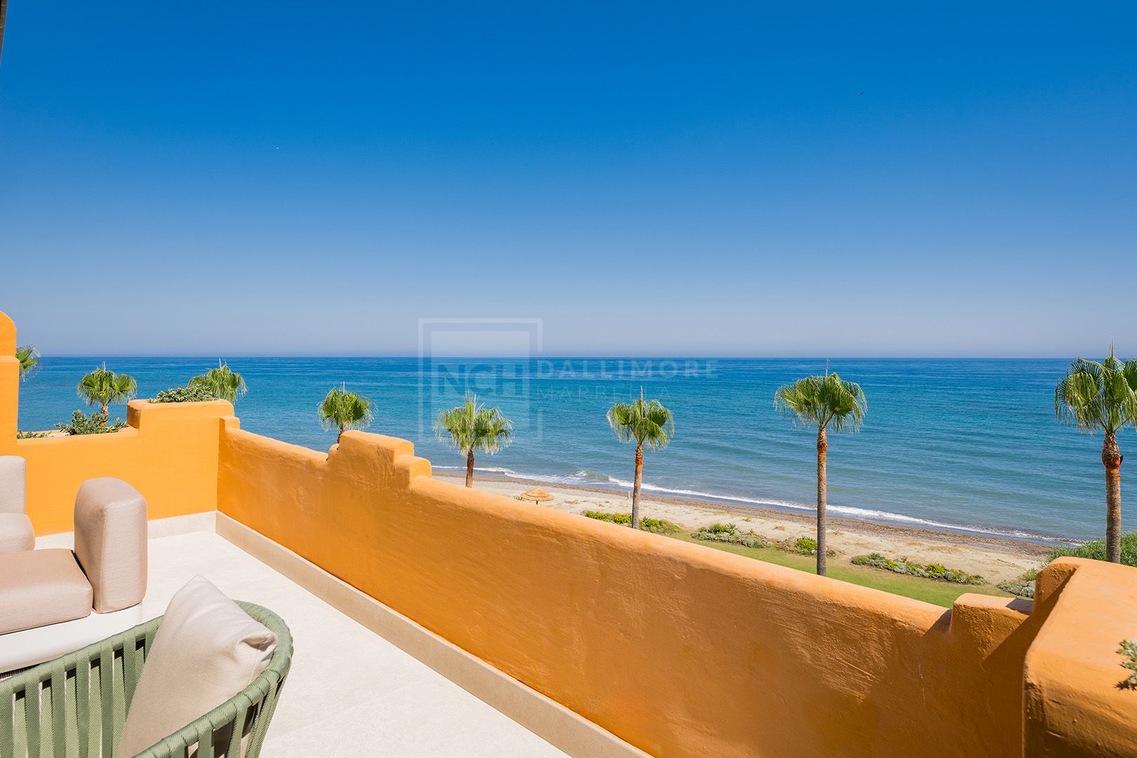 4-BEDROOM SEA VIEW APARTMENT IN ESTEPONA