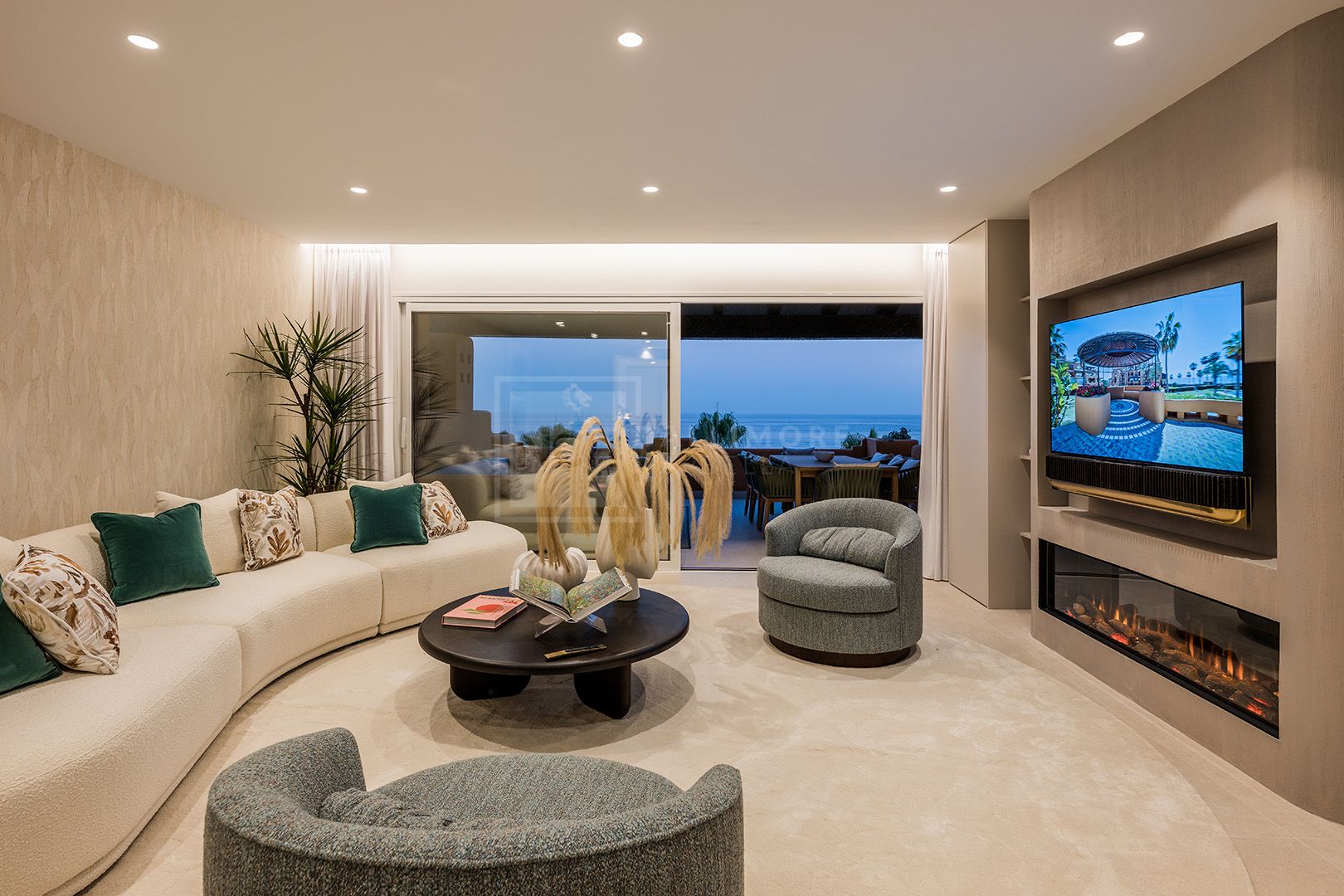 4-BEDROOM SEA VIEW APARTMENT IN ESTEPONA