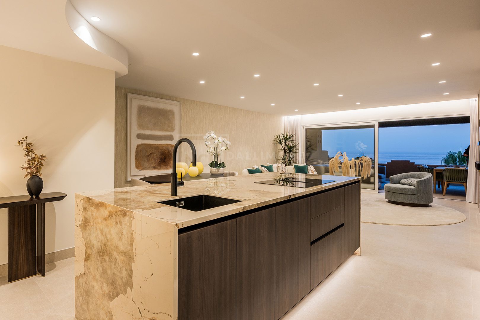 4-BEDROOM SEA VIEW APARTMENT IN ESTEPONA