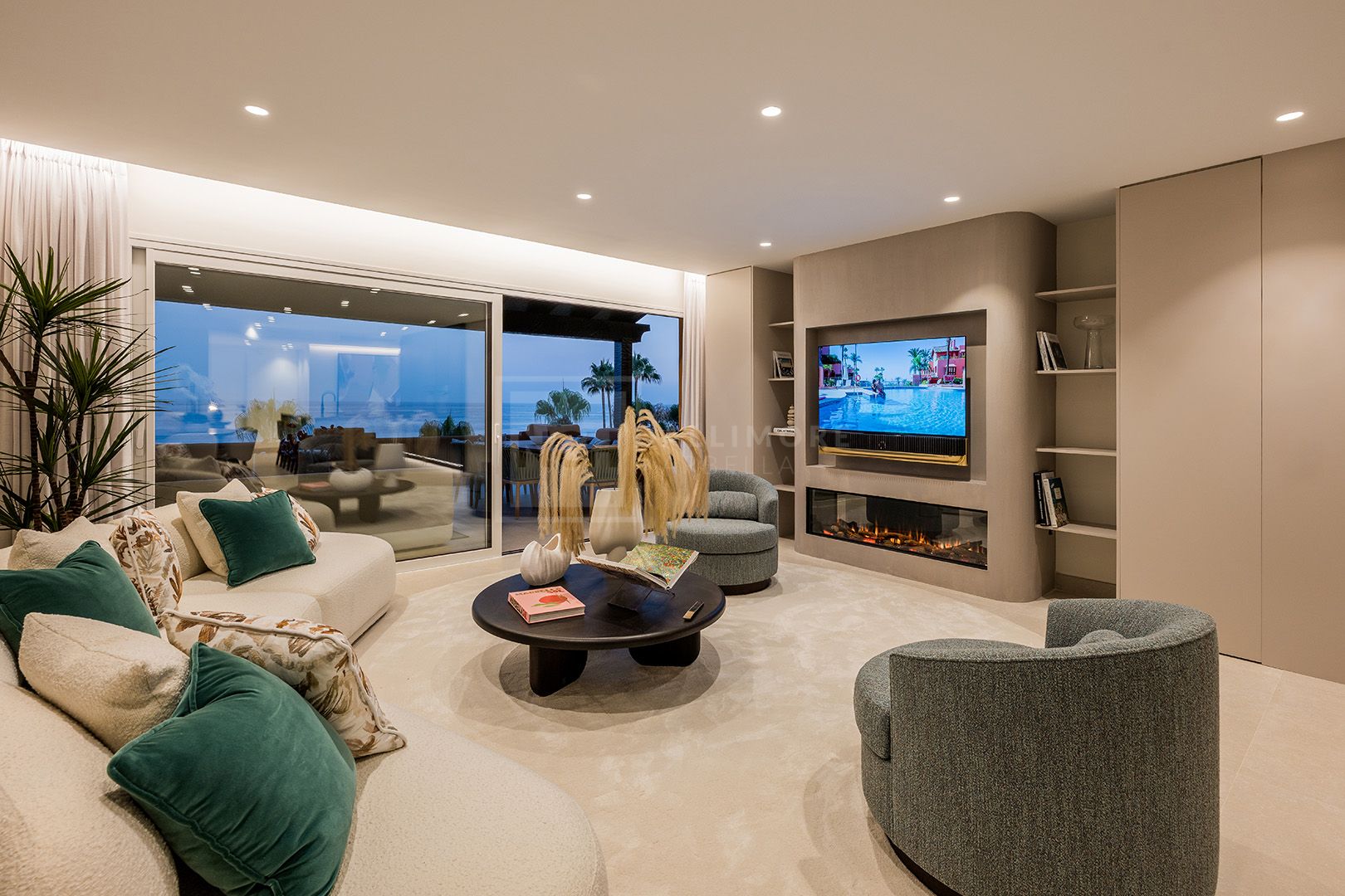 4-BEDROOM SEA VIEW APARTMENT IN ESTEPONA